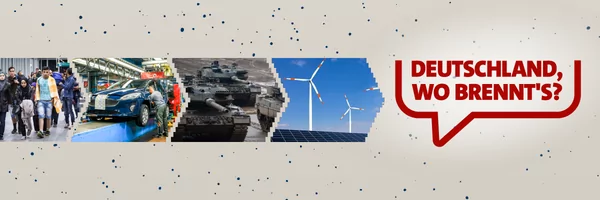 Das breite Banner zeigt von links eine kleine Galerie mit vier Fotos. Auf dem ersten Flüchtlinge zu sehen, auf dem Zweiten eine Autofertigung, auf dem Dritten zwei Kampfpanzer und auf dem Vierten ein paar Windräder und Photovoltaikanlagen. Rechts auf dem Banner ist das von Logo des Projekts 'Deutschland, wo brennt's?' abgebildet. Es zeigt den Namen des Projekts in einer Sprechblase.